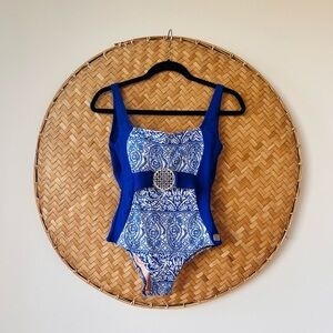 NWOT KUNY BLUE/WHITE PATTERNED FLATTERING ONE-PIECE SWIMSUIT RESORTWEAR POOLSIDE